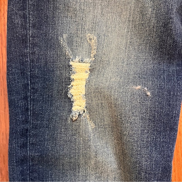 SALE! NWOT KUT from the Cloth MIA Toothpick Skinny Distressed Jeans. Size: 8. - Picture 9 of 14